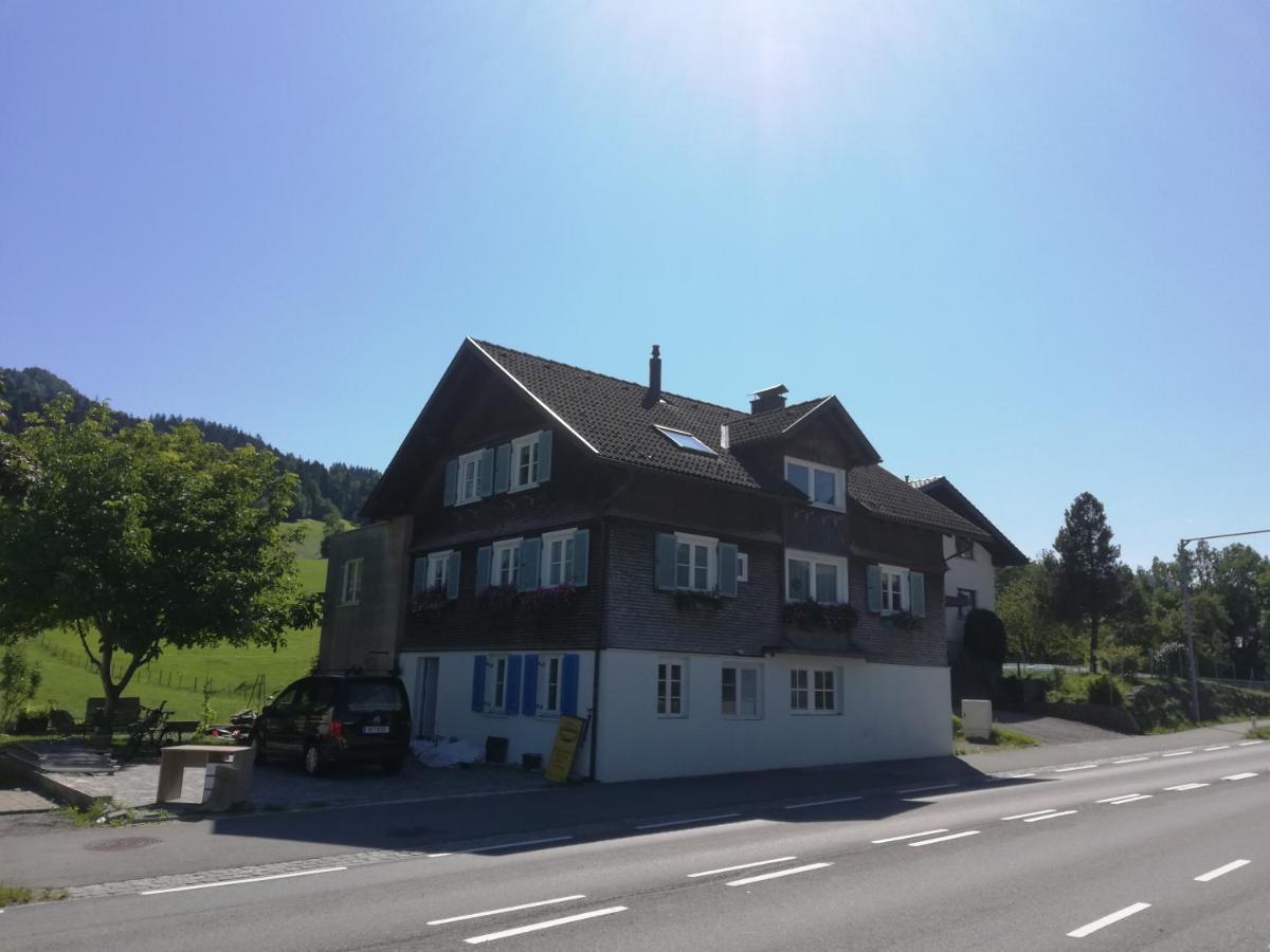 Gemuetliche Wohnung In Einfamilienhaus Alberschwende Exterior foto